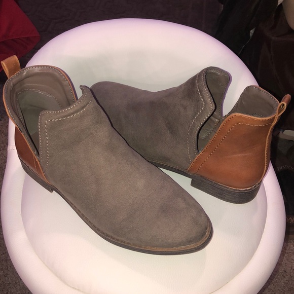 Chelsea Boot - Picture 2 of 10